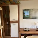 Kleines Haus Am Waldrand, Haustiere Auf Nachfrage 펜션