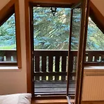 Kleines Haus Am Waldrand, Haustiere Auf Nachfrage 펜션