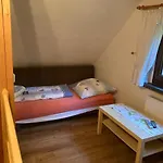 Kleines Haus Am Waldrand, Haustiere Auf Nachfrage 펜션 Klughaus