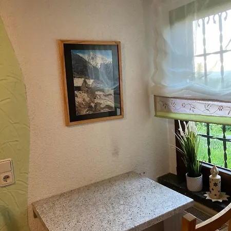 Kleines Haus Am Waldrand, Haustiere Auf Nachfrage بيت للعطل *