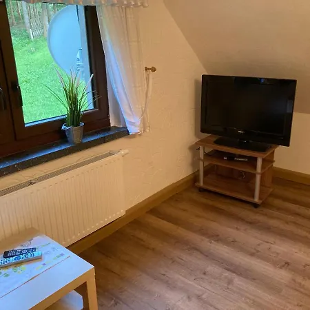 Kleines Haus Am Waldrand, Haustiere Auf Nachfrage بيت للعطل