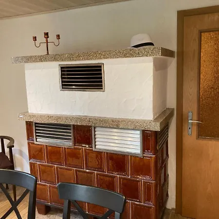 Kleines Haus Am Waldrand, Haustiere Auf Nachfrage بيت للعطل