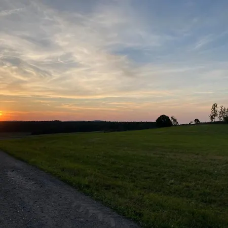 Kleines Haus Am Waldrand, Haustiere Auf Nachfrage *
